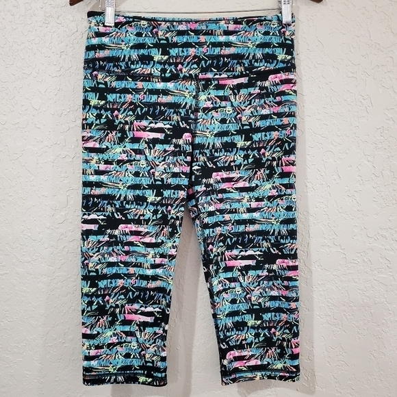 Victoria's Secret Sport Capri Workout Leggings Med - Picture 1 of 9